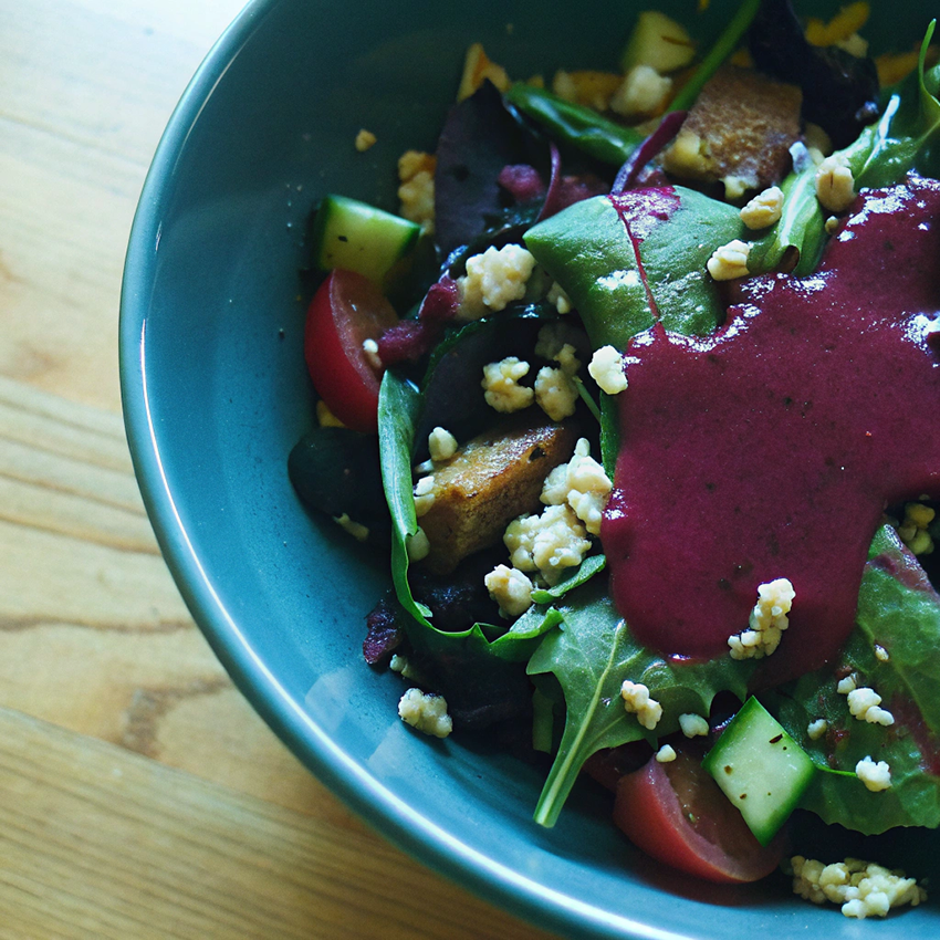 Soutenir les recettes végétariennes avec le superaliment la baie d'aronia